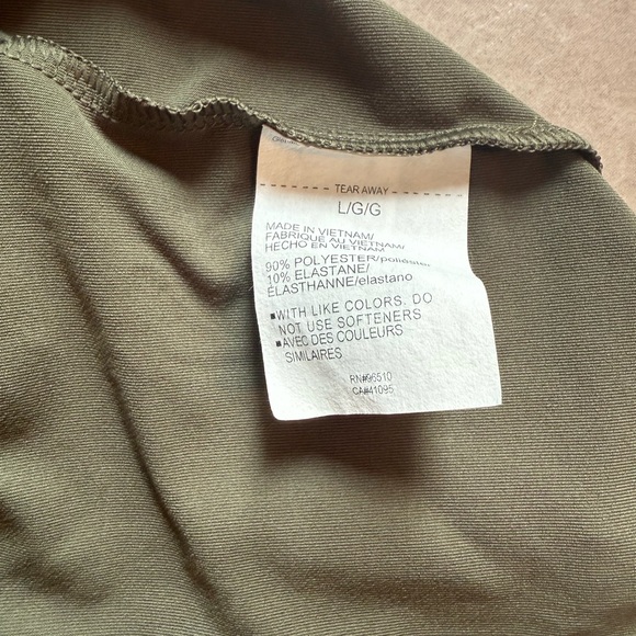 Under Armour Women's V-Neck Crop Top - Picture 5 of 6